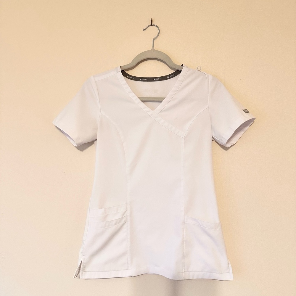 Women’s Maevn White Scrub top size XXS